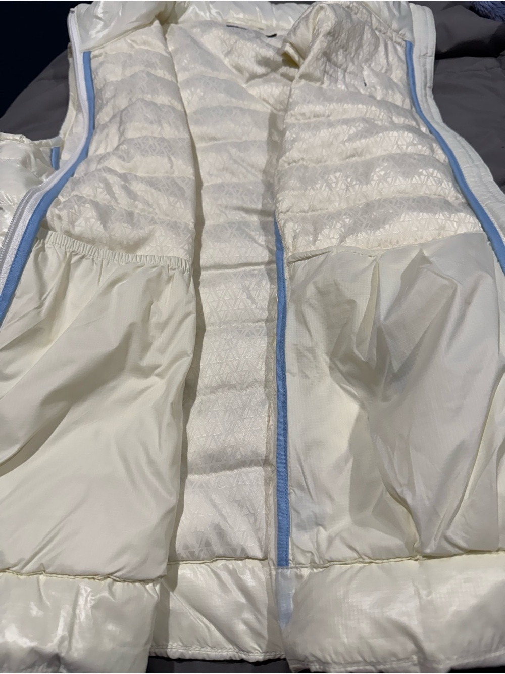 Vineyard Vines Women’s Puffer Vest in Cream Color - Picture 3 of 6